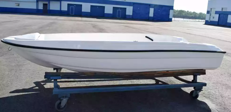 Стеклопластиковая лодка Пингвин (тримаран) в Миассе