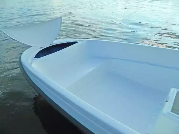 Стеклопластиковая лодка Пингвин с консолью (тримаран) в Миассе