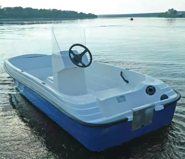 Стеклопластиковая лодка Пингвин с консолью (тримаран) в Миассе