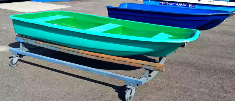 Стеклопластиковая лодка Старт (тримаран) в Миассе