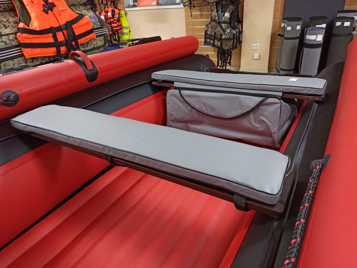 КОМПЛЕКТ МЯГКИХ НАКЛАДОК С СУМКОЙ ДЛЯ ЛОДОК 90Х20 СЕРЫЙ в Миассе