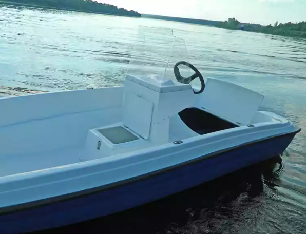 Стеклопластиковая лодка Пингвин с консолью (тримаран) в Миассе