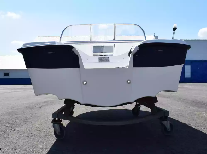 Стеклопластиковый катер Wyatboat-430 DC (тримаран) в Миассе