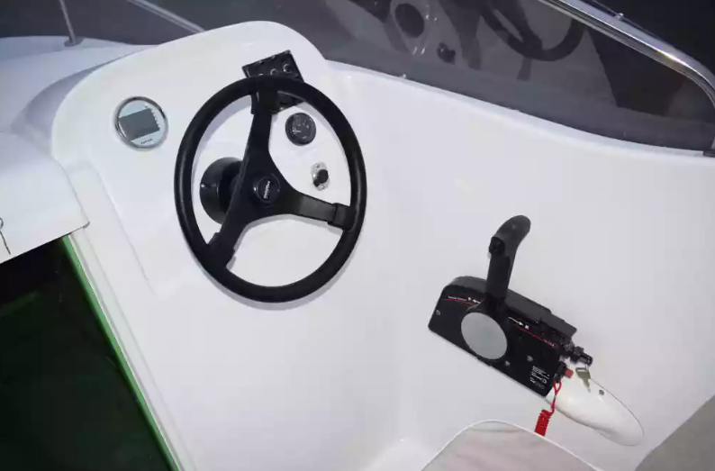 Стеклопластиковый катер Neman-530 с каютой в Миассе