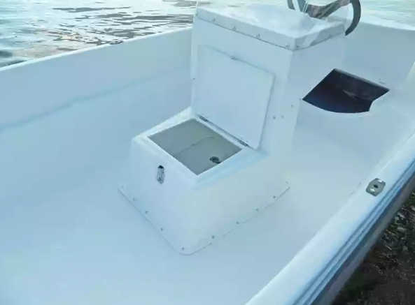 Стеклопластиковая лодка Пингвин с консолью (тримаран) в Миассе