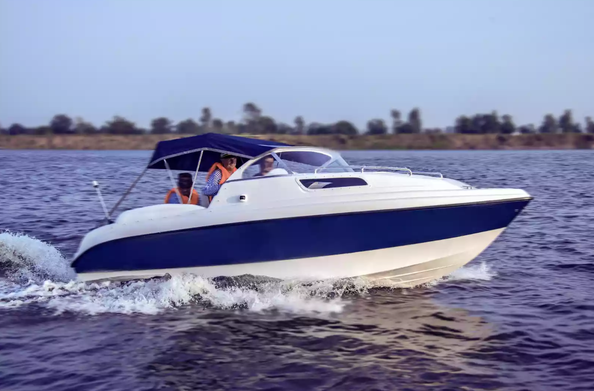 Стеклопластиковый катер Neman-550 с каютой в Миассе