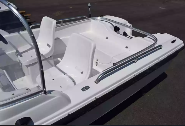 Стеклопластиковый катер Wyatboat-430 DC (тримаран) в Миассе