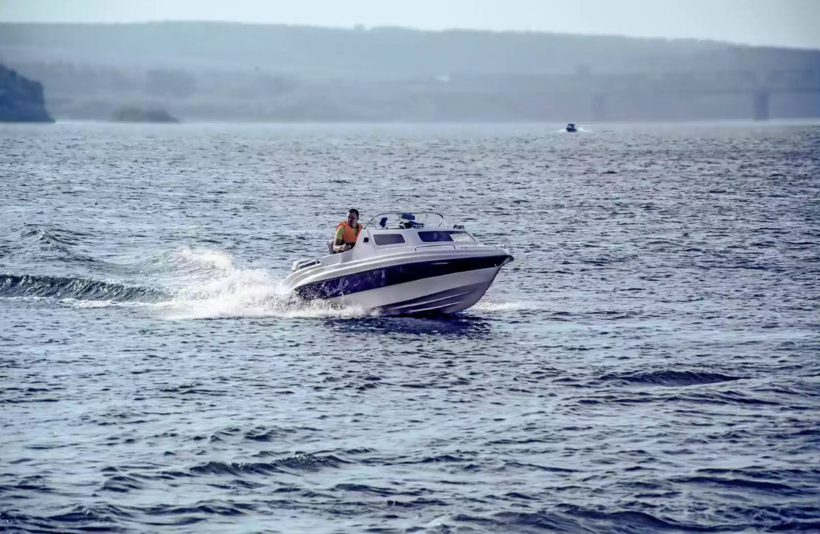 Стеклопластиковый катер Neman-500 в Миассе