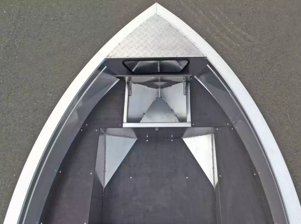 Алюминиевая лодка  Неман-420 в Миассе