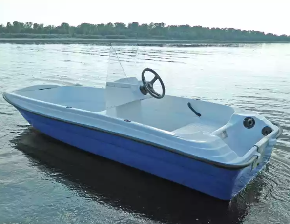 Стеклопластиковая лодка Пингвин с консолью (тримаран) в Миассе