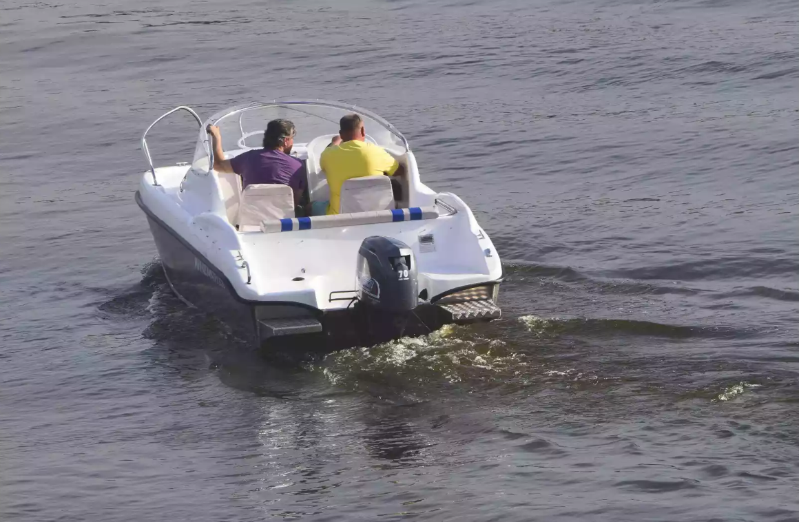 Комбинированный катер Neman-530 с каютой в Миассе