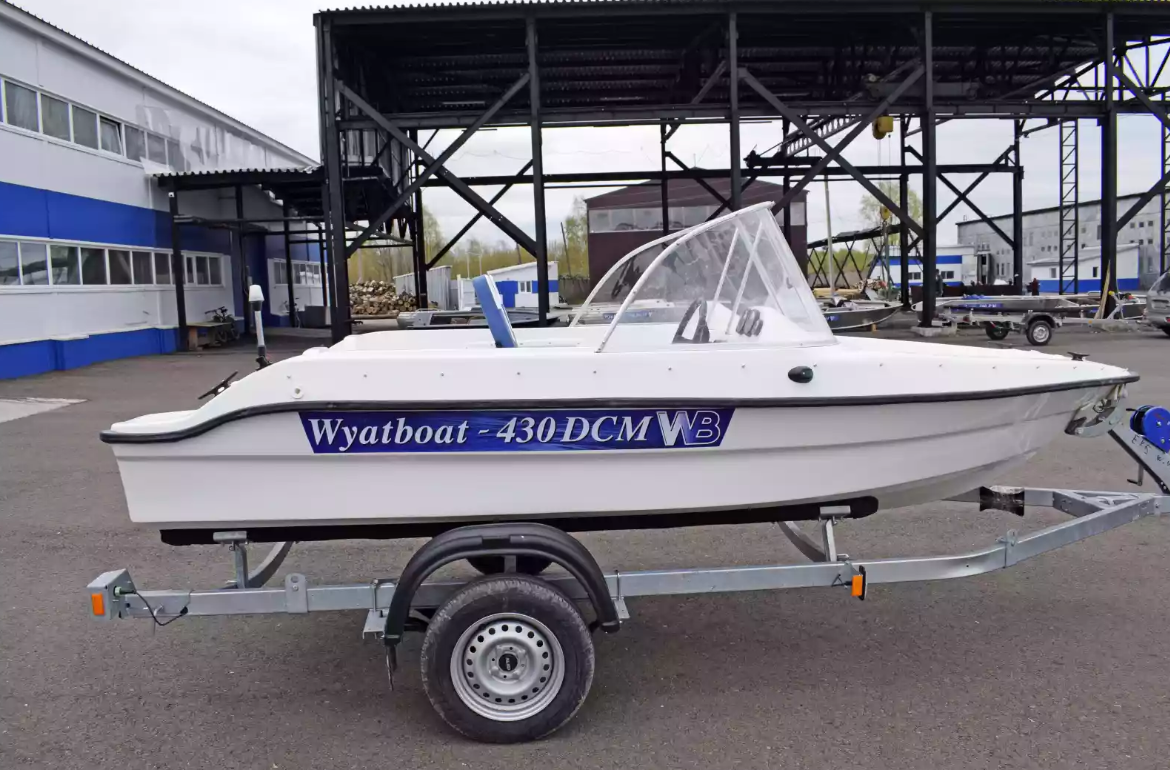 Стеклопластиковый катер Wyatboat-430DCМ (килевая) в Миассе