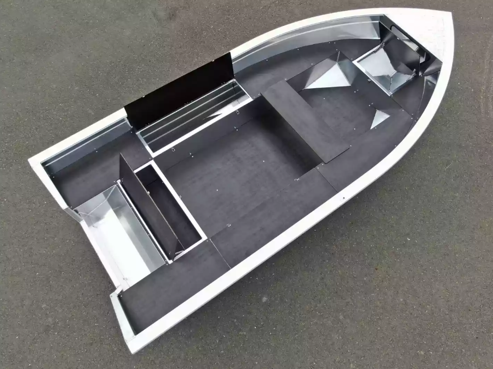 Алюминиевая лодка  Неман-420 в Миассе