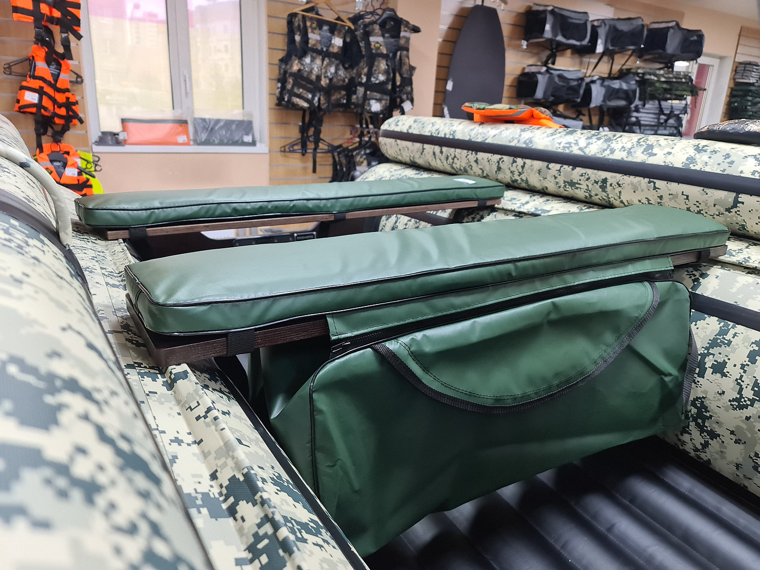 КОМПЛЕКТ МЯГКИХ НАКЛАДОК С СУМКОЙ ДЛЯ ЛОДОК 80Х20 ЗЕЛЕНЫЙ в Миассе